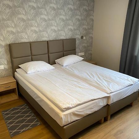 Bed and Breakfast Gracja Варшава Экстерьер фото
